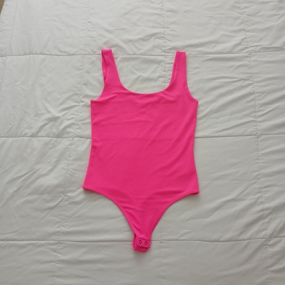 Express Tops - Express Body Contour Scoop Neck Bodysuit